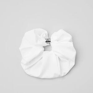 NWTS Alo Bead It Oversized
Scrunchie - White